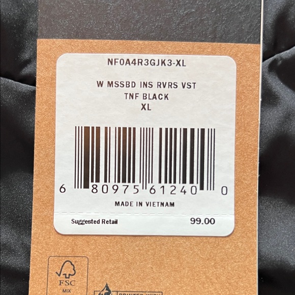 The North Face XL black reversible vest NWT - Picture 7 of 7